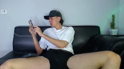 Snapshot of jack_norizz chatting on December 18, 2:38 pm INDEPENDENT MODEL online show from December 18, 2:38 pm