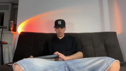 Snapshot of jack_norizz chatting on September 10, 3:05 am INDEPENDENT MODEL online show from September 10, 3:05 am