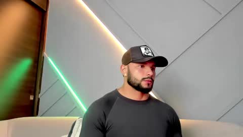 Snapshot of jackson_wayne__ chatting on March 6, 11:14 am Jackson Wayne online show from March 6, 11:14 am