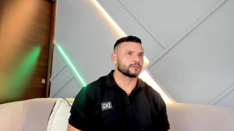 Snapshot of jackson_wayne__ chatting on February 14, 9:32 pm Jackson Wayne online show from February 14, 9:32 pm