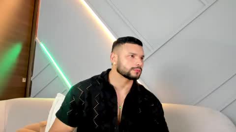 Snapshot of jackson_wayne__ chatting on February 18, 10:36 pm Jackson Wayne online show from February 18, 10:36 pm
