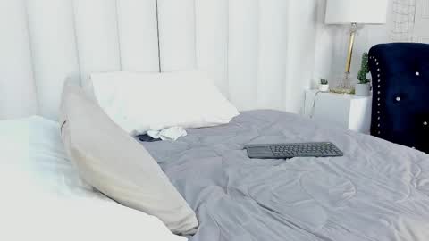 jacob10_ online show from September 18, 1:13 pm