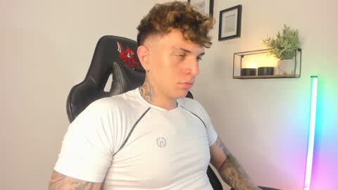 jacobb116 online show from December 12, 1:53 am