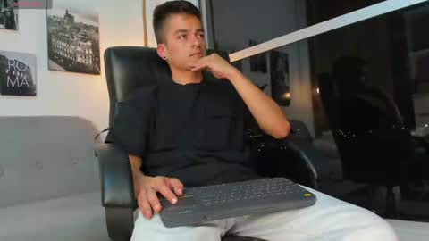 Snapshot of jacobstones_ chatting on February 2, 6:37 am JACOB STONES online show from February 2, 6:37 am