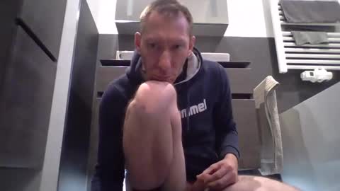 Snapshot of jak_81 chatting on December 11, 7:10 am jak_81 online show from December 11, 7:10 am