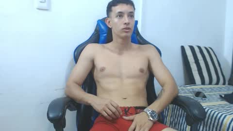 Hi guys im new 3 online show from March 19, 10:46 pm