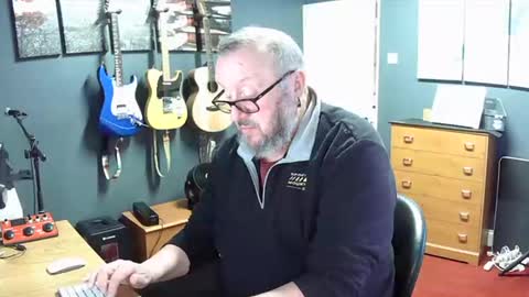 Snapshot of james1122334455667788990 chatting on July 25, 11:34 pm Andrew James online show from July 25, 11:34 pm