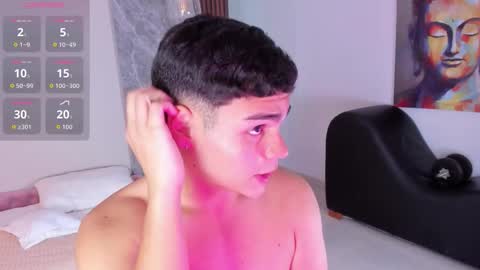 Snapshot of james_jonnes chatting on September 20, 8:31 pm James online show from September 20, 8:31 pm