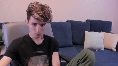 Snapshot of james_mil chatting on December 9, 7:35 pm James online show from December 9, 7:35 pm