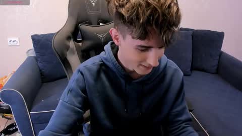 Snapshot of james_mil chatting on September 18, 9:06 pm James online show from September 18, 9:06 pm