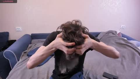 Snapshot of james_mil chatting on February 13, 7:42 pm James online show from February 13, 7:42 pm