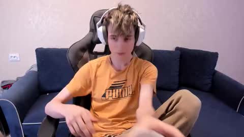 James online show from November 25, 8:33 pm