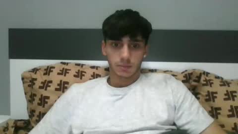 Snapshot of james_qss8 chatting on December 8, 5:18 am James online show from December 8, 5:18 am