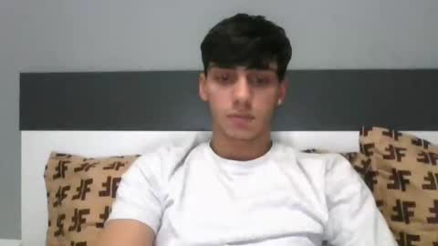 Snapshot of james_qss8 chatting on December 3, 7:55 pm James online show from December 3, 7:55 pm