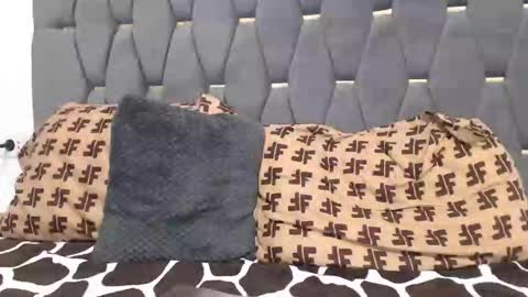 Snapshot of james_qss8 chatting on September 9, 1:43 pm James online show from September 9, 1:43 pm