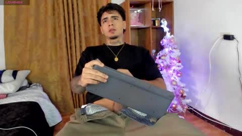 jamesdekker online show from December 17, 11:28 am