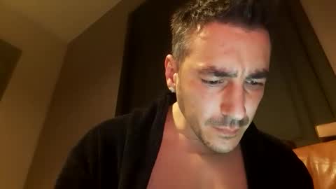Snapshot of jamessisi chatting on October 21, 9:50 pm jamessisi online show from October 21, 9:50 pm