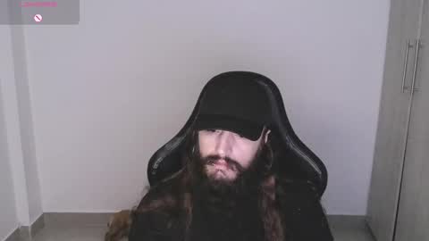 Snapshot of jamesvladi chatting on December 23, 5:39 am vlad online show from December 23, 5:39 am