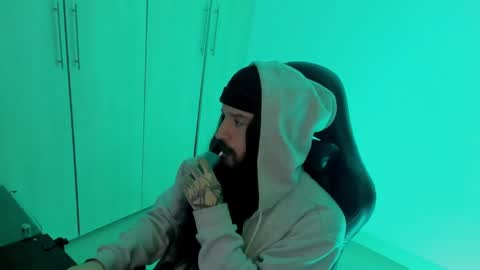 Snapshot of jamesvladi chatting on December 25, 1:30 pm vlad online show from December 25, 1:30 pm