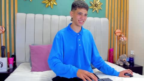 Snapshot of jasson_smit chatting on January 6, 12:46 pm J A S S O N online show from January 6, 12:46 pm