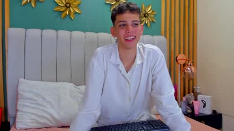 Snapshot of jasson_smit chatting on December 21, 1:42 pm J A S S O N online show from December 21, 1:42 pm