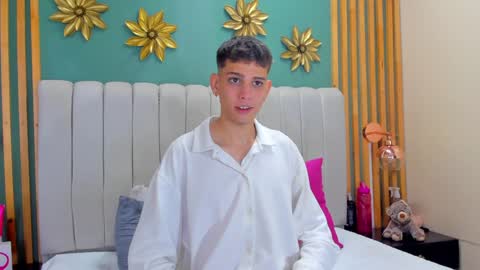 Snapshot of jasson_smit chatting on December 31, 12:46 pm J A S S O N online show from December 31, 12:46 pm