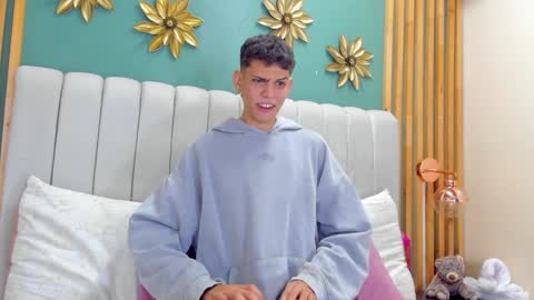 Snapshot of jasson_smit chatting on December 10, 1:55 pm J A S S O N online show from December 10, 1:55 pm