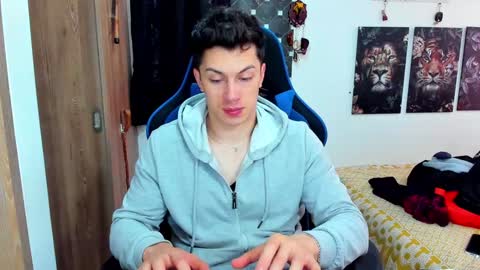 Javier online show from December 18, 5:00 pm