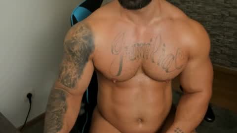 JaxonHunk online show from April 16, 8:20 pm