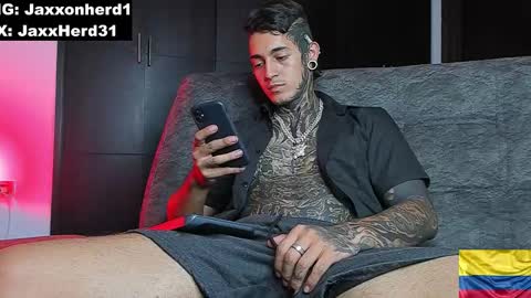 Snapshot of jaxxxonherd chatting on December 17, 12:23 am Michael online show from December 17, 12:23 am
