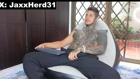 Snapshot of jaxxxonherd chatting on February 5, 1:33 pm Michael online show from February 5, 1:33 pm