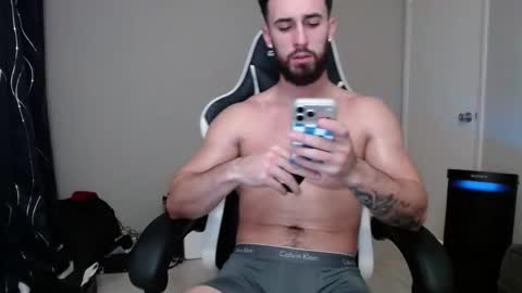 jay_slayz online show from December 3, 3:45 am