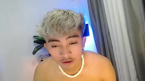 jaysee_hugecox online show from April 17, 4:26 am