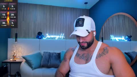 Snapshot of jeremy_harden chatting on January 14, 10:02 pm Jeremy online show from January 14, 10:02 pm