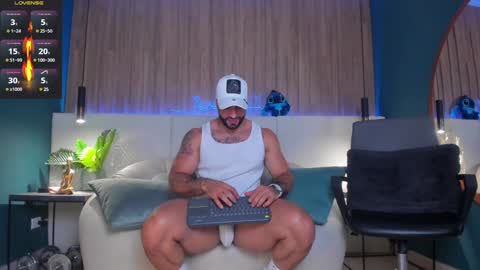 Snapshot of jeremy_harden chatting on December 9, 11:20 pm Jeremy online show from December 9, 11:20 pm