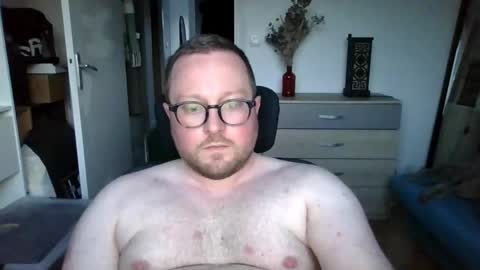 jeuneloup92 online show from April 17, 7:05 pm