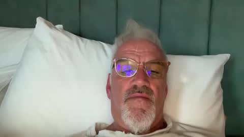 jewlronny online show from October 12, 4:39 am