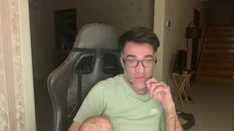 jglisson83 online show from April 8, 3:18 am