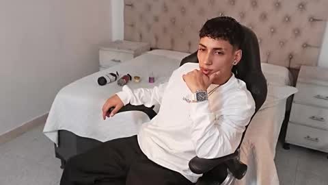 jhoanleandro online show from February 22, 6:37 am