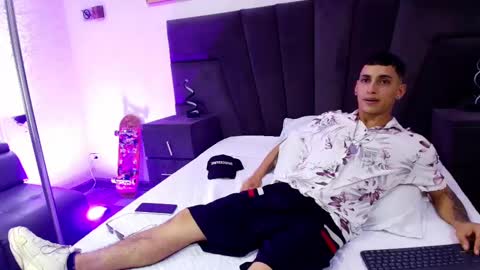 Snapshot of jhoanleandro chatting on February 9, 4:25 am jhoanleandro online show from February 9, 4:25 am