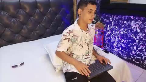 Snapshot of jhoanleandro chatting on February 19, 4:34 am jhoanleandro online show from February 19, 4:34 am