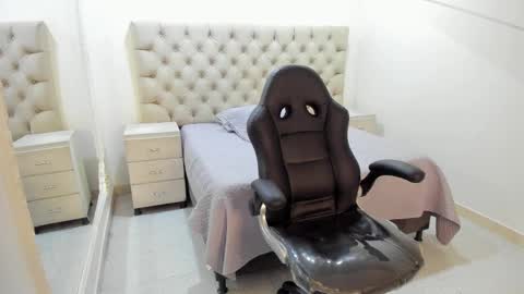 jhoanleandro online show from November 22, 4:56 am