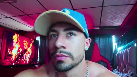 Jhojan Strong  online show from March 3, 6:29 pm