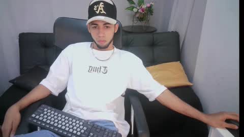 Snapshot of jhon_malo chatting on February 2, 2:38 am jhon_malo online show from February 2, 2:38 am