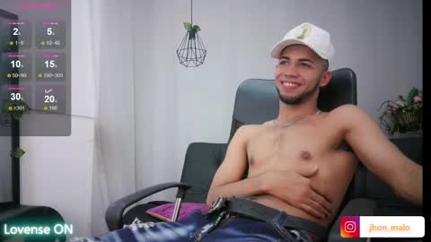 Snapshot of jhon_malo chatting on February 21, 2:39 am jhon_malo online show from February 21, 2:39 am