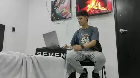 Snapshot of jhongrey2 chatting on February 26, 3:21 am jhon online show from February 26, 3:21 am