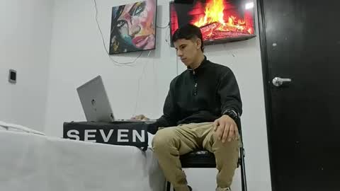 Snapshot of jhongrey2 chatting on February 24, 12:05 pm jhon online show from February 24, 12:05 pm