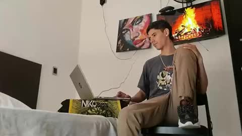 Snapshot of jhongrey2 chatting on January 30, 3:19 pm jhon online show from January 30, 3:19 pm