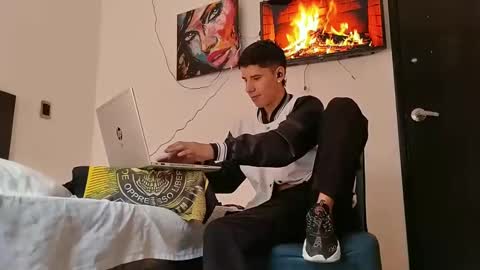 Snapshot of jhongrey2 chatting on January 21, 1:50 pm jhon online show from January 21, 1:50 pm