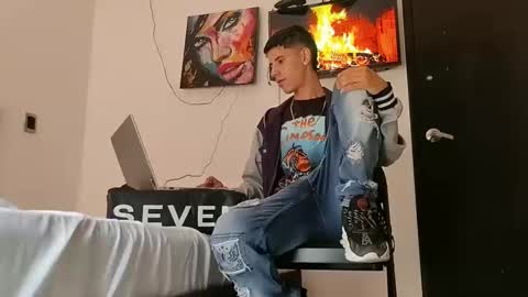 Snapshot of jhongrey2 chatting on February 6, 3:52 pm jhon online show from February 6, 3:52 pm